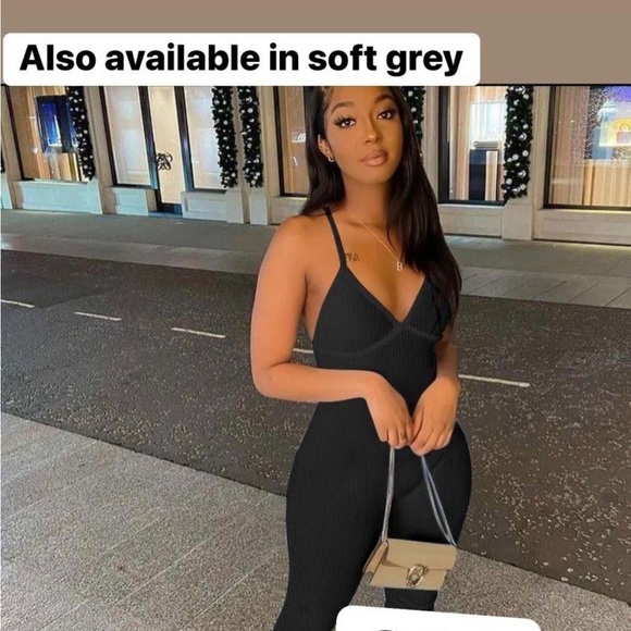 Beautiful clothes available in small and medium only . - Picture 4 of 4